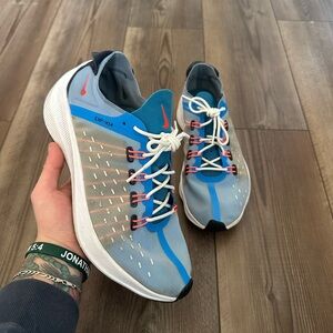 Nike Men's EXP-14 Ultra Lightweight Runner and Training Shoe size 9